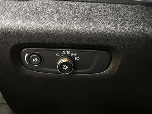 Used 2023 Chevrolet Traverse LT FWD image 23