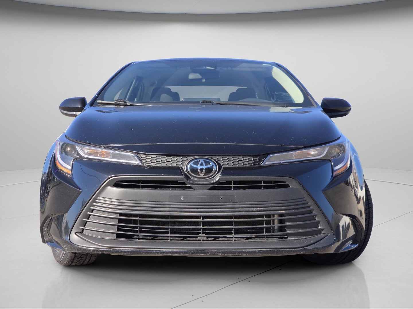 Used 2025 Toyota Corolla LE FWD image 3