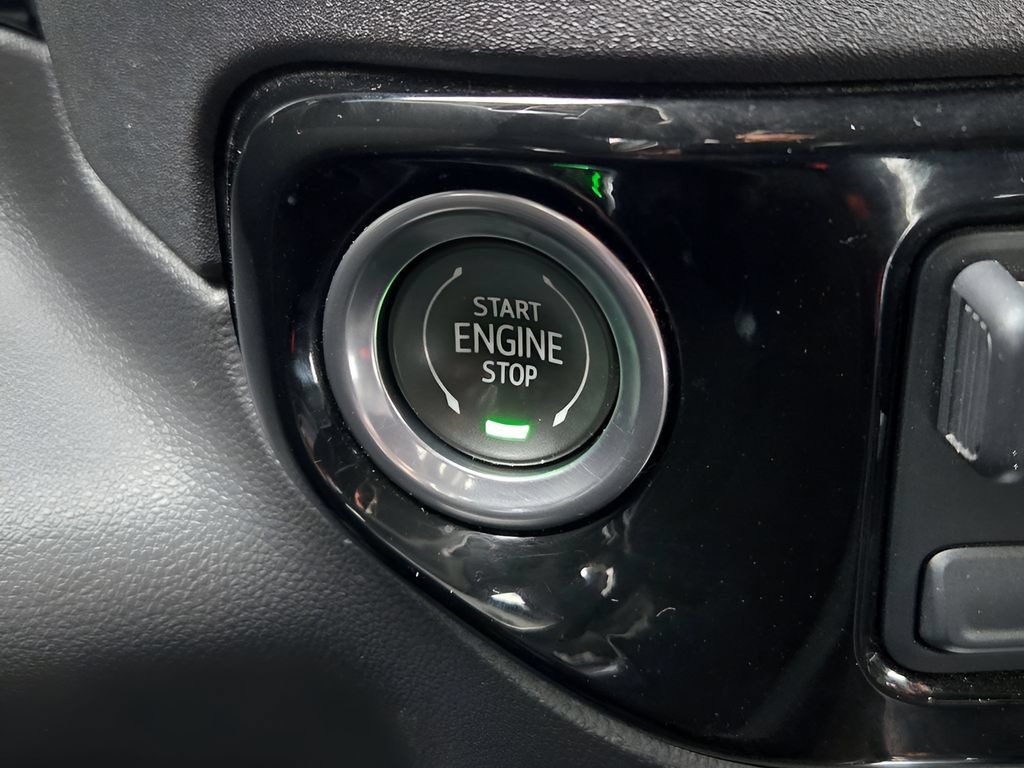 Used 2023 GMC Sierra 1500 SLT AWD/4WD image 18