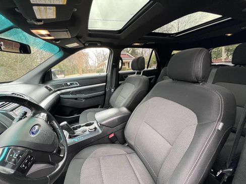 Used 2017 Ford Explorer XLT w/ Equipment Group 201A image 11