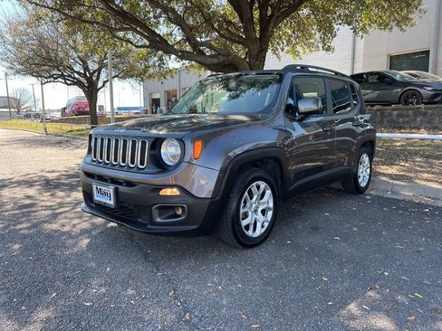 Used 2017 Jeep Renegade Latitude image 3
