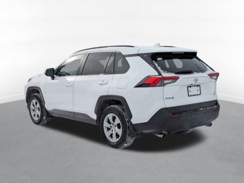 Used 2021 Toyota RAV4 LE image 4