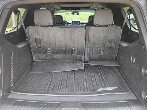 Used 2023 Chevrolet Suburban LT image 5