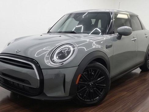 Used 2022 MINI Cooper 4-Door Hardtop FWD image 2
