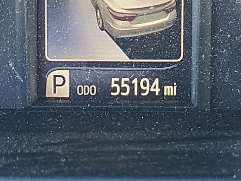 Used 2016 Toyota Camry XLE image 9