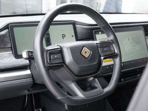 Used 2022 Rivian R1T Adventure image 11