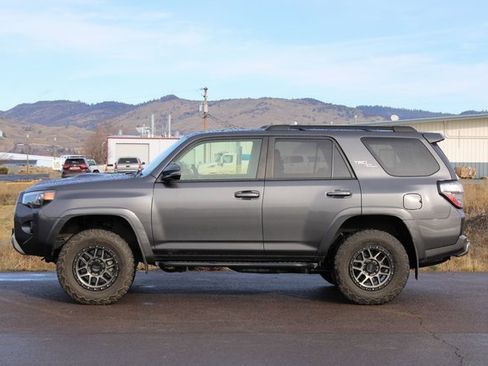 Used 2022 Toyota 4Runner TRD Off-Road Premium image 3