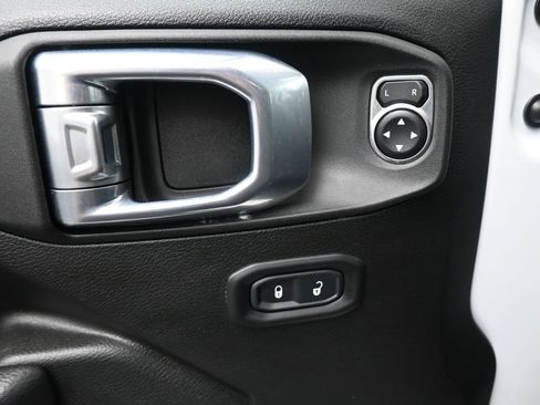 Used 2022 Jeep Wrangler Sport S image 13