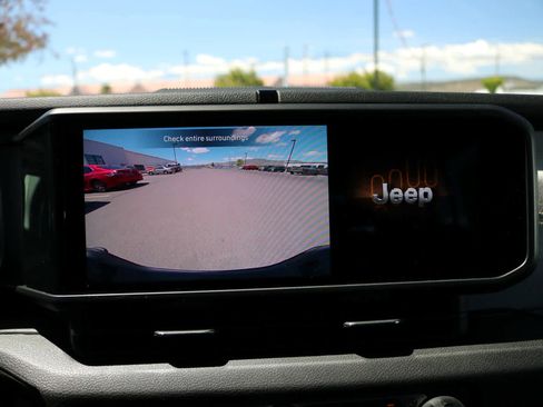 Used 2025 Jeep Gladiator Sport AWD/4WD image 15