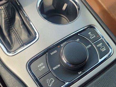 Used 2020 Jeep Grand Cherokee Overland AWD/4WD image 26