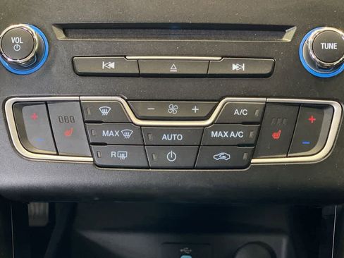 Used 2017 Ford Fusion SE w/ Fusion SE Technology Package FWD image 22
