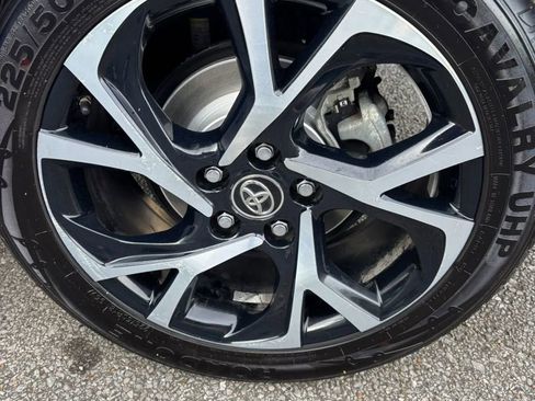 Used 2018 Toyota C-HR XLE image 22