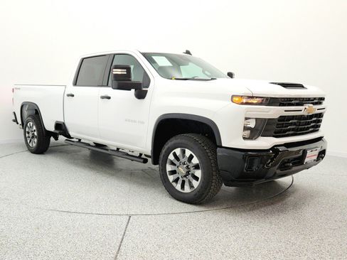 Used 2025 Chevrolet Silverado 2500 Custom w/ Custom Value Package AWD/4WD image 3