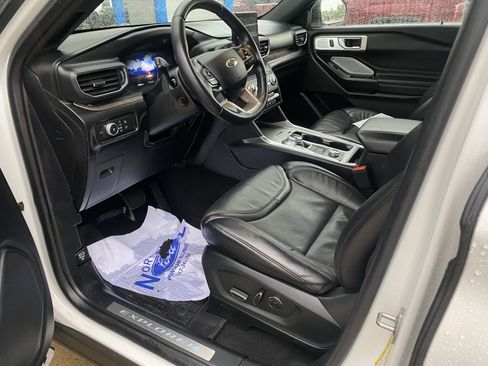 Used 2020 Ford Explorer Platinum w/ Premium Technology Package AWD/4WD image 15