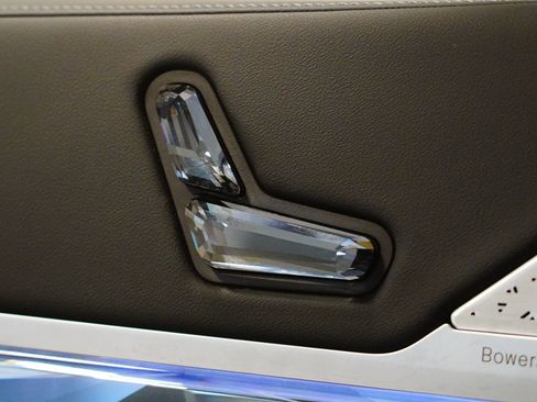 Used 2023 BMW 740i w/ Executive Package RWD image 29