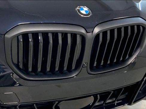 Used 2025 BMW X5 xDrive40i w/ M Sport Package image 32
