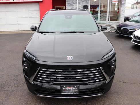 Used 2025 Buick Enclave Preferred image 9