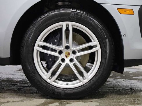 New 2026 Porsche Macan image 12