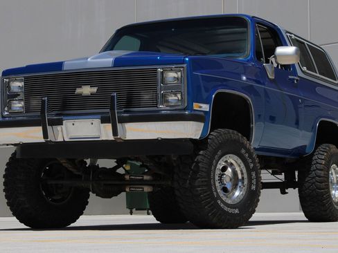 Used 1987 Chevrolet Blazer 4WD image 2