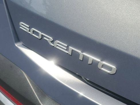 Used 2024 Kia Sorento S FWD image 6
