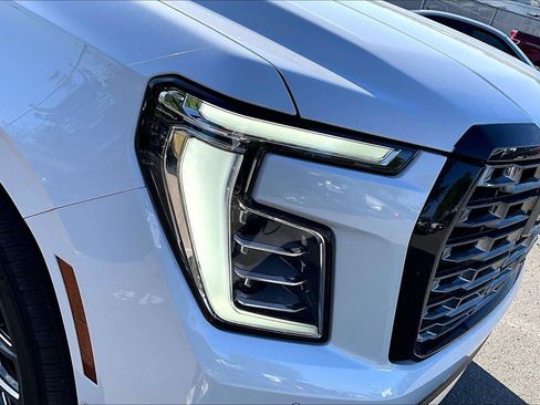 Used 2026 GMC Yukon XL Denali Ultimate w/ LPO, Illumination Package AWD/4WD image 21
