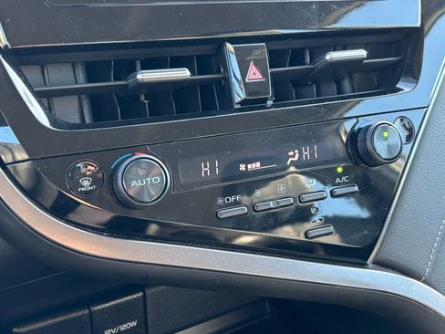 Used 2024 Toyota Camry SE image 22