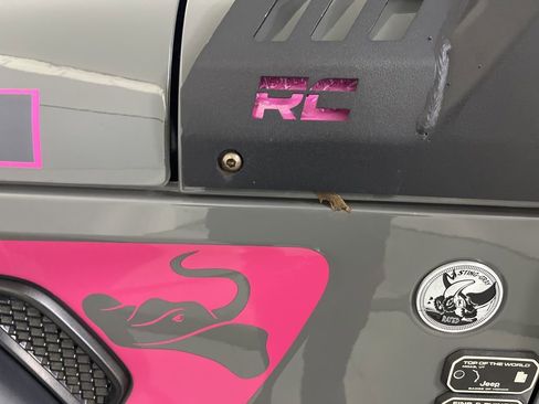 Used 2022 Jeep Wrangler Unlimited Rubicon w/ Cold Weather Group image 38