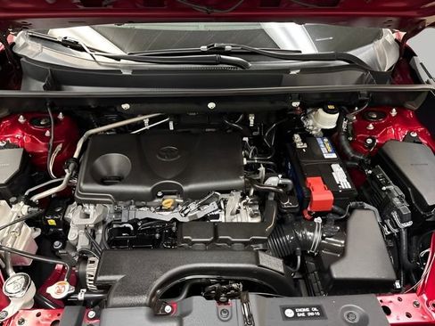 Used 2019 Toyota RAV4 XLE w/ Phone Cable & Charge Package image 21