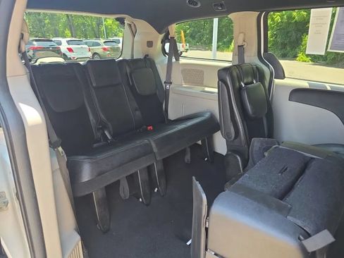 Used 2018 Dodge Grand Caravan SXT FWD image 38