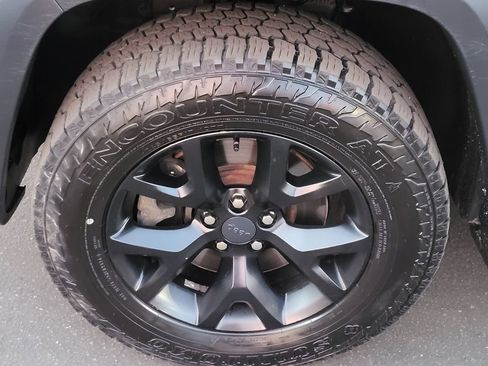 Used 2017 Jeep Cherokee Trailhawk w/ Comfort/Convenience Group image 23