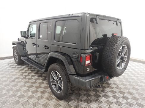 Used 2023 Jeep Wrangler Unlimited Sahara w/ Cold Weather Group AWD/4WD image 2