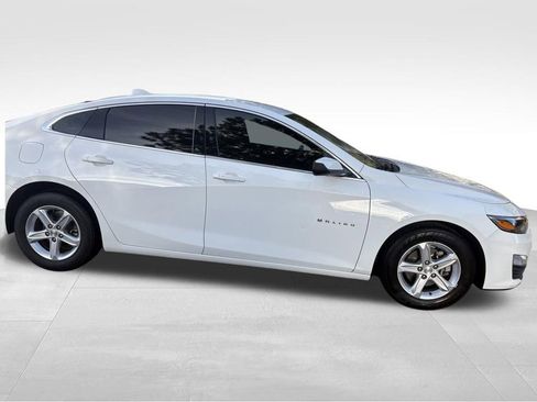 Used 2024 Chevrolet Malibu LT image 3