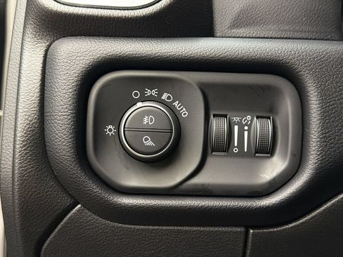 Used 2025 RAM 2500 Laramie AWD/4WD image 34