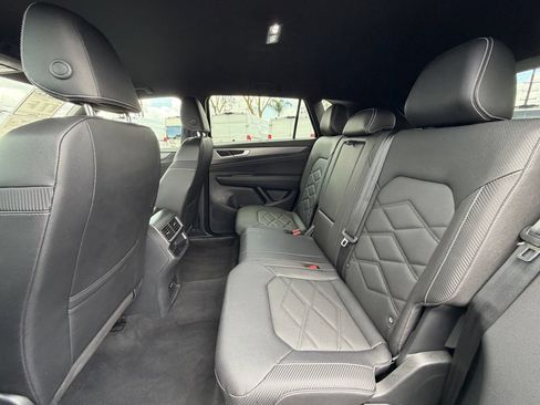 Used 2025 Volkswagen Atlas Cross Sport SE AWD/4WD image 26