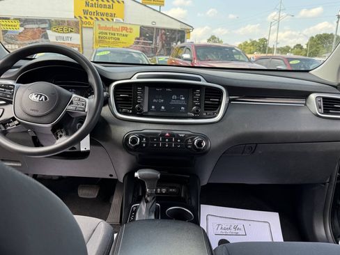 Used 2019 Kia Sorento L FWD image 10