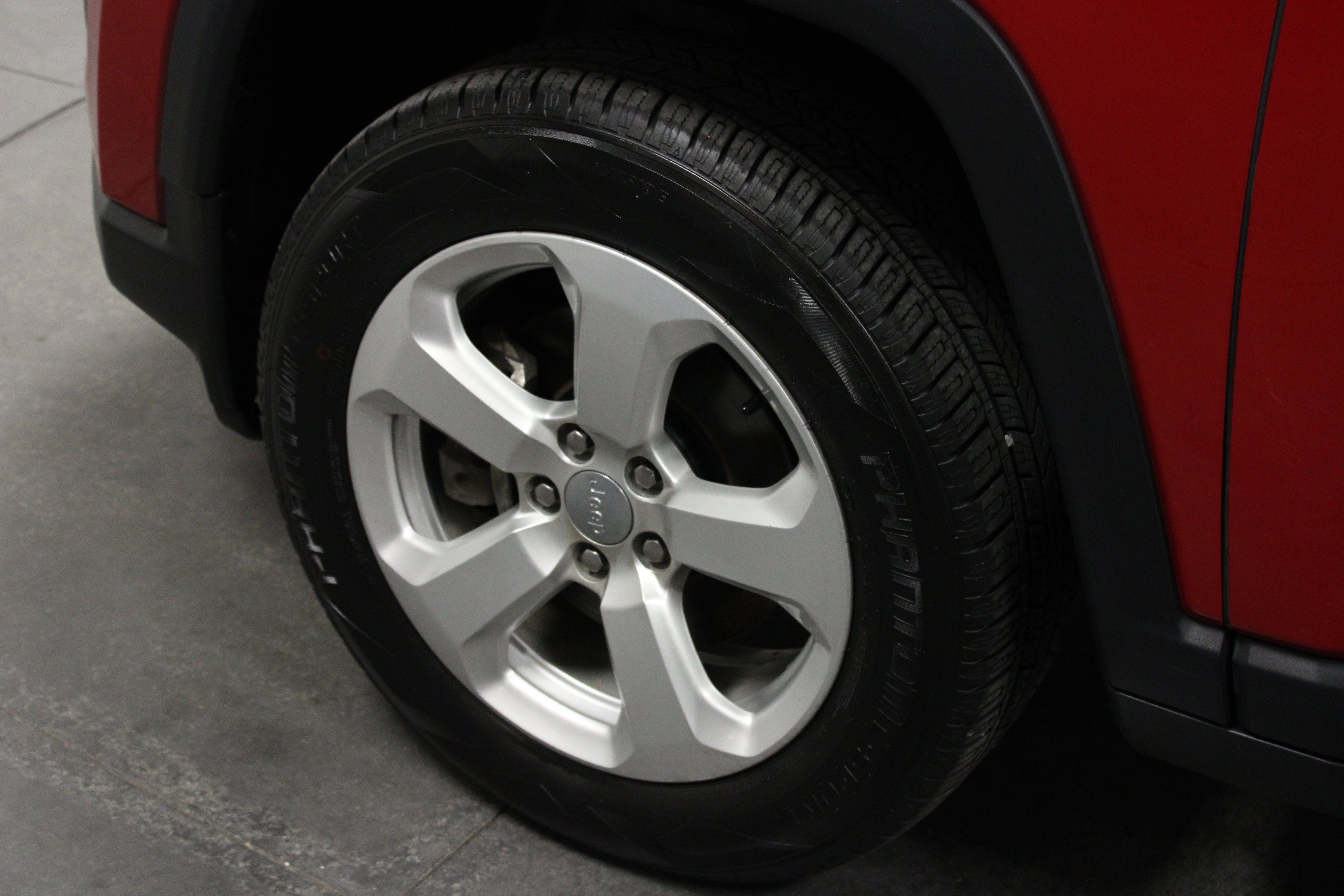 Used 2019 Jeep Compass Latitude w/ Popular Equipment Group AWD/4WD image 10