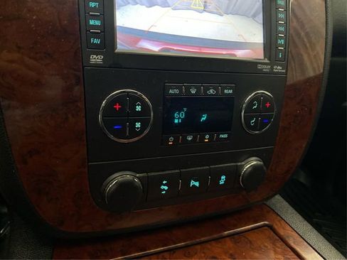 Used 2013 Chevrolet Tahoe LTZ AWD/4WD image 32