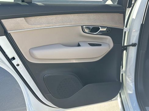 New 2026 Volvo XC90 B6 Plus w/ Protection Package Premier AWD/4WD image 16