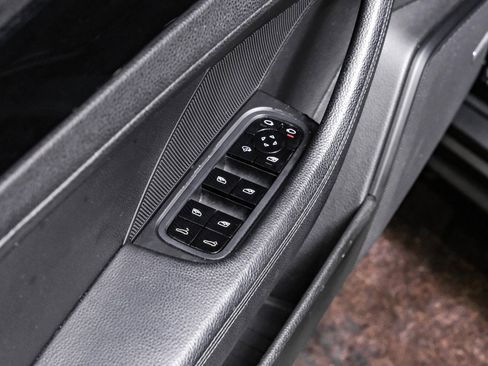 Used 2018 Porsche Panamera 4 image 38