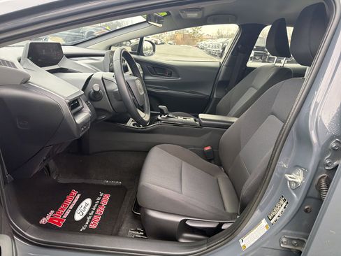Used 2025 Toyota Prius LE image 12