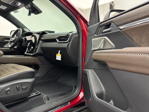 New 2026 GMC Acadia Denali Ultimate w/ LPO, Floor Liner Package AWD/4WD image 37