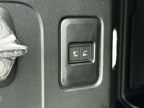 New 2026 Land Rover Defender 110 X-Dynamic SE AWD/4WD image 13