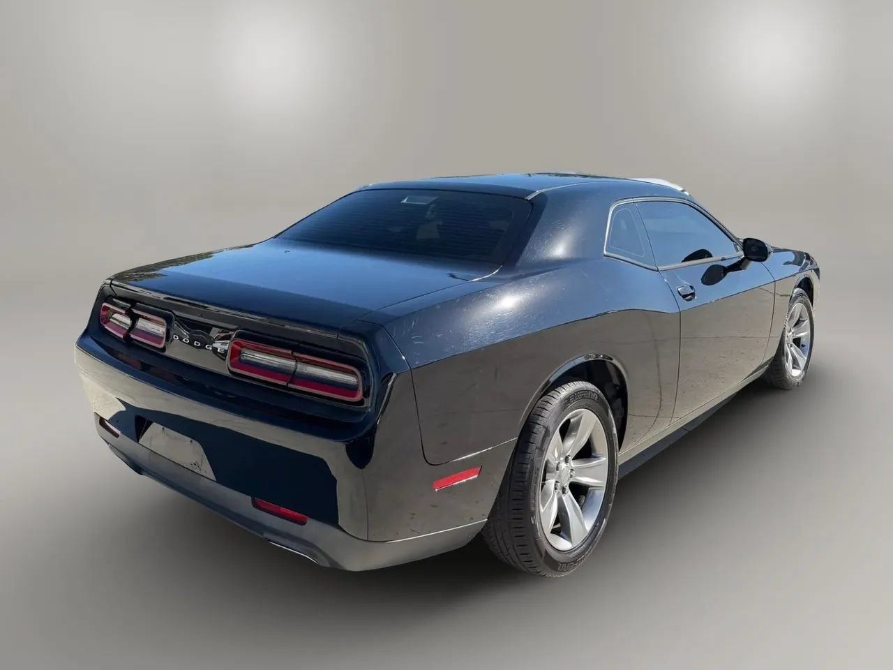 Used 2016 Dodge Challenger SXT RWD image 5