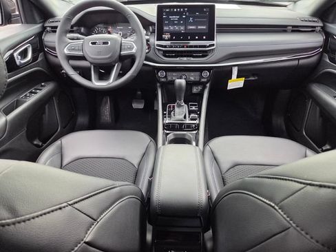 Used 2026 Jeep Compass Latitude AWD/4WD image 13
