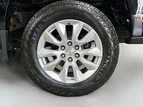 Used 2020 Chevrolet Silverado 1500 Custom w/ Custom Value Package AWD/4WD image 29