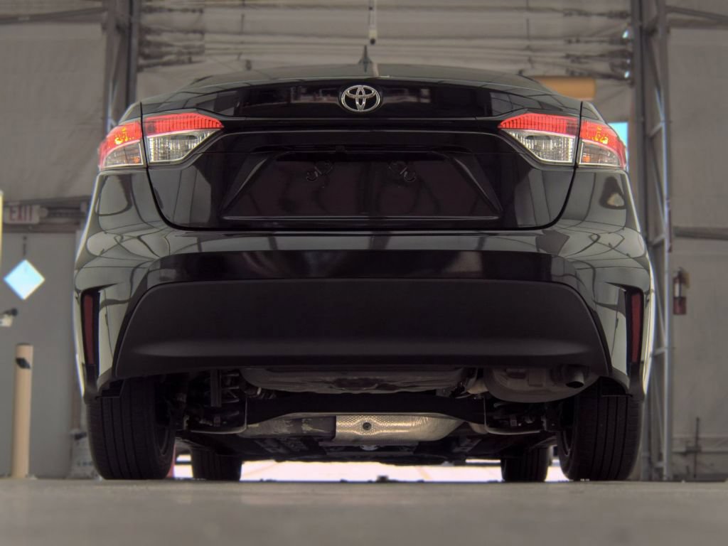 Used 2025 Toyota Corolla LE FWD image 8
