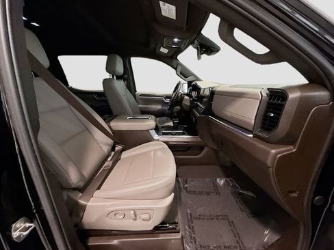 Used 2022 Chevrolet Silverado 1500 LTZ w/ LTZ Convenience Package II AWD/4WD image 26