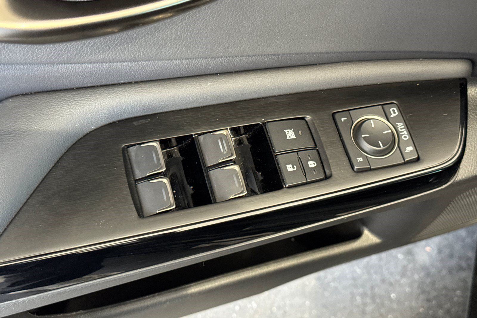 Certified 2023 Lexus ES 300h w/ Premium Package FWD image 13