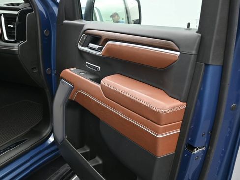 Used 2025 GMC Sierra 1500 Denali Ultimate AWD/4WD image 8