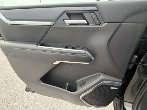 Used 2025 GMC Acadia Elevation image 27